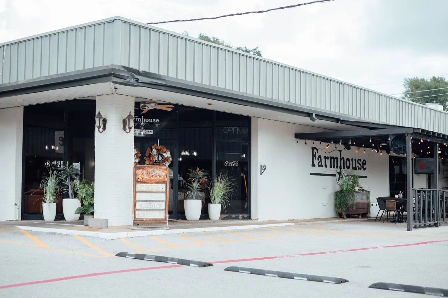 The Farmhouse Cafe storefront and front entrance in Huntsville, Texas